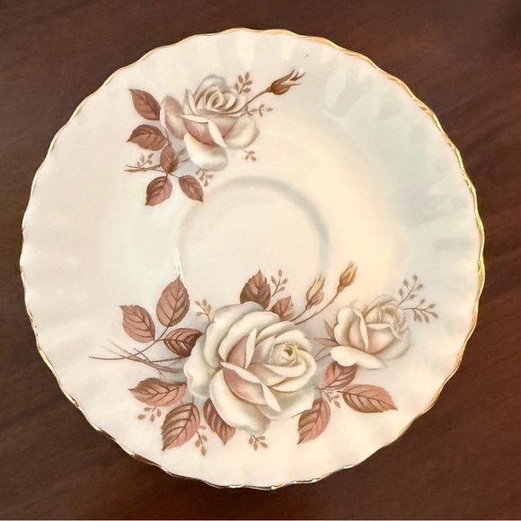 💰Vintage Richmond Bone China Teacup & Saucer Retro 1970’s White Rose Brown Leaf. - Picture 3 of 11